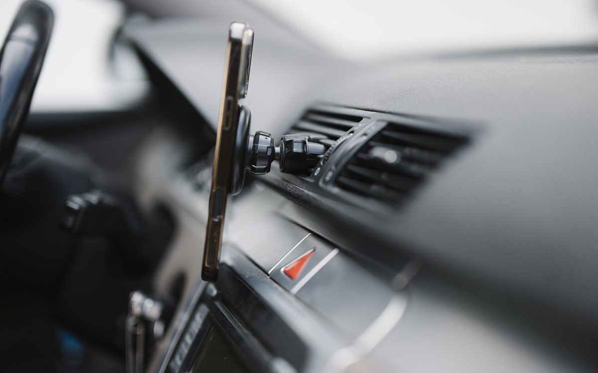 Car phone mounts compared: vent, dash, windshield and magnetic